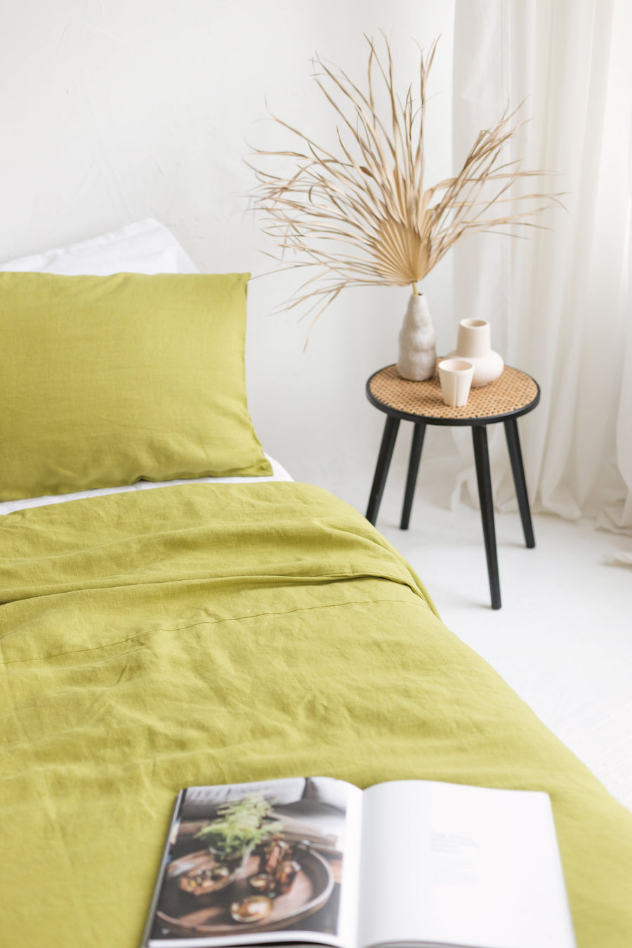 Set Of Lime Green Linen Duvet Cover And 2 Pillow Cases