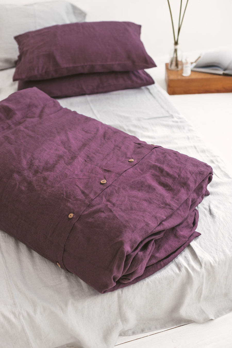 Set Of Plum Linen Duvet Cover With Buttons And 2 Pillow Cases